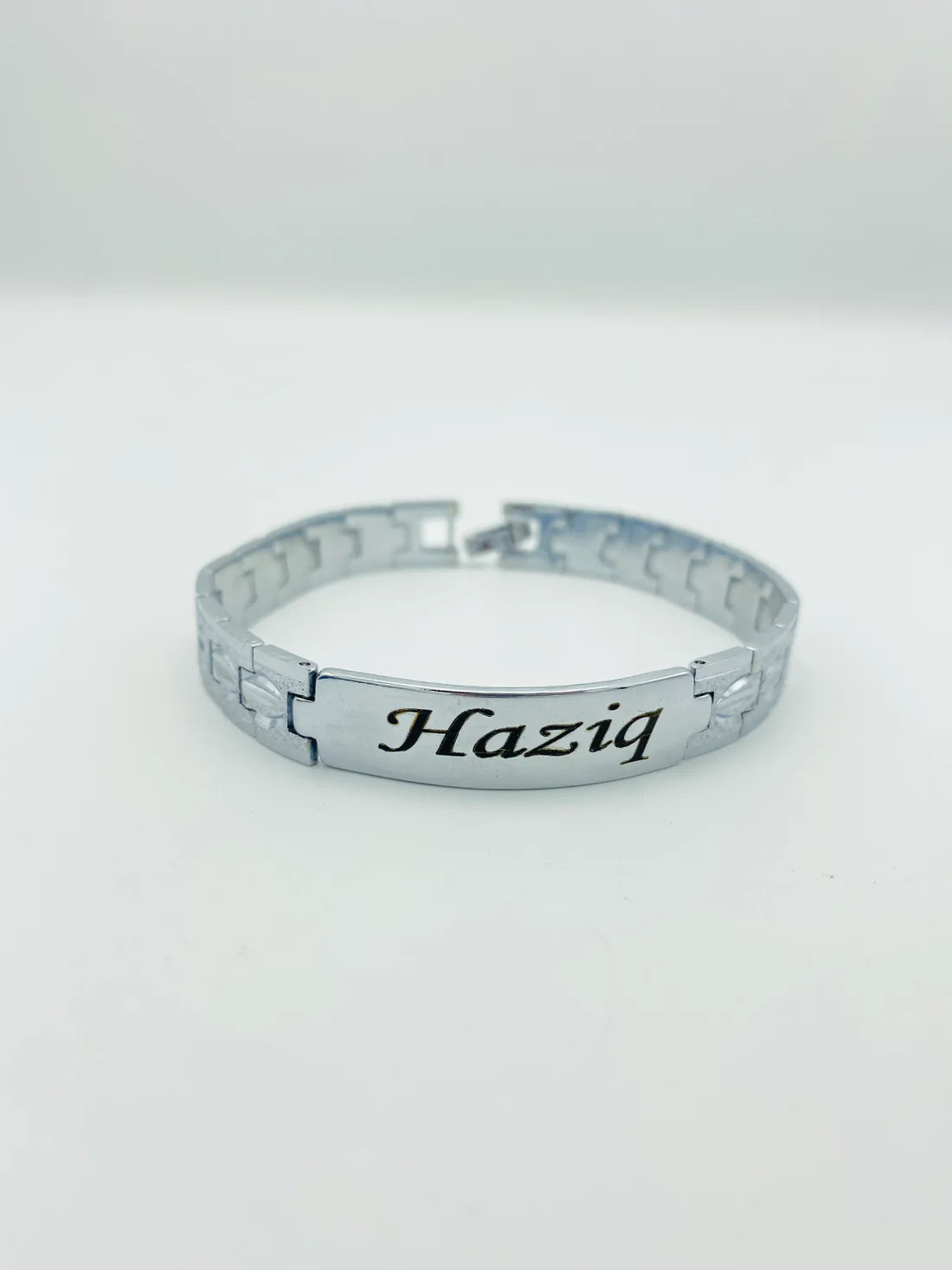 Engraved Name Bracelet EM02